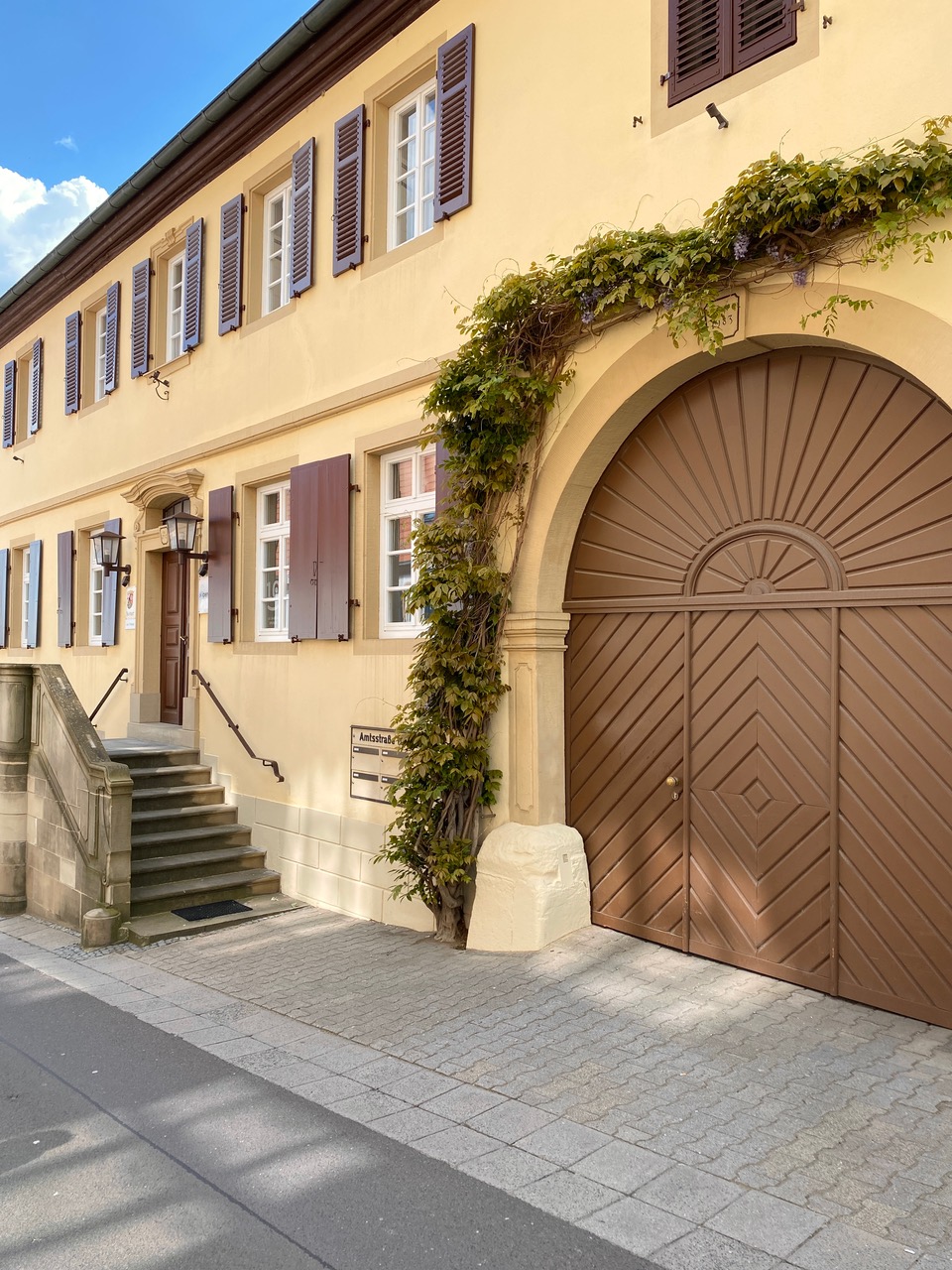Ansicht mit Eingang zum Hof